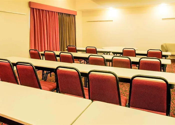 Ibis Aeroporto Hotel 3*